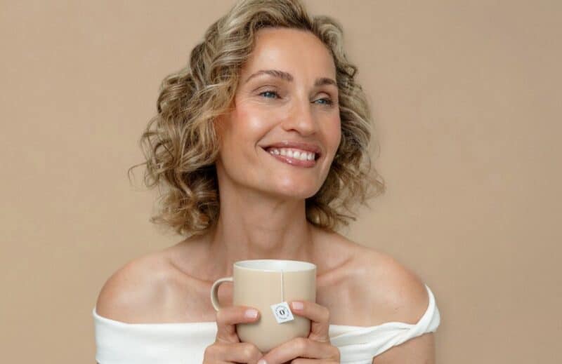 Ogaenics-PDP_Moodbilder_Tea-for-good-vibes-bio-kraeutertee-ashwagandha-tulsi-entspannung (5)